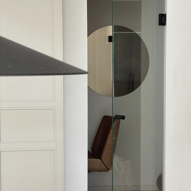 Alternative view of Pyöreä peili hiotuilla reunoilla